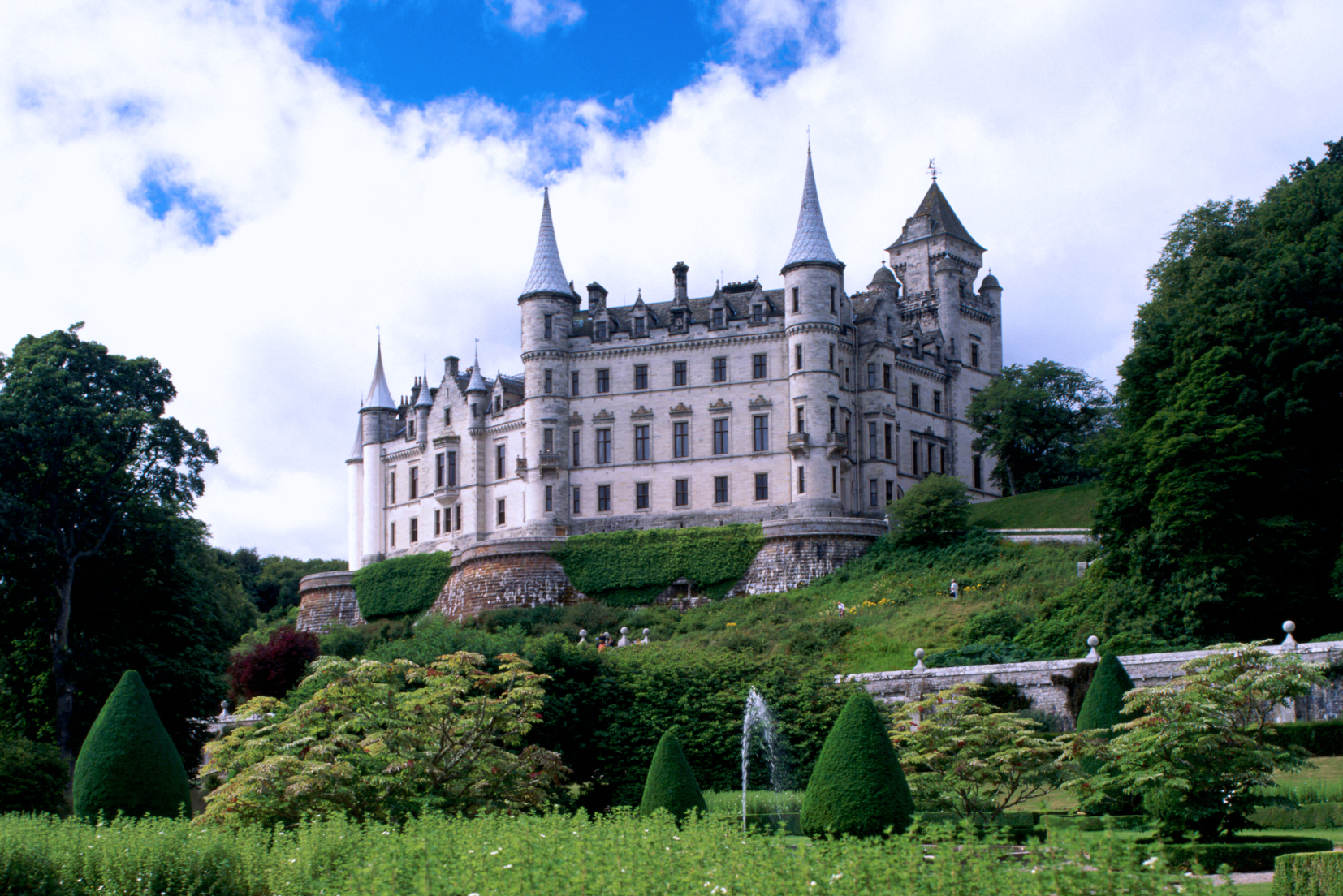Visit Dunrobin Castle 