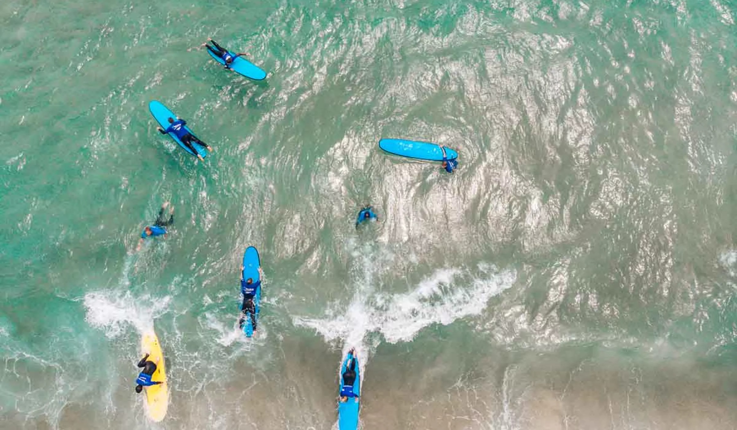 imgi_54_aerial-view-of-surfers-in-australia.jpg