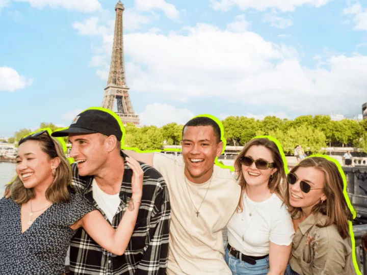 Contiki travellers in Paris