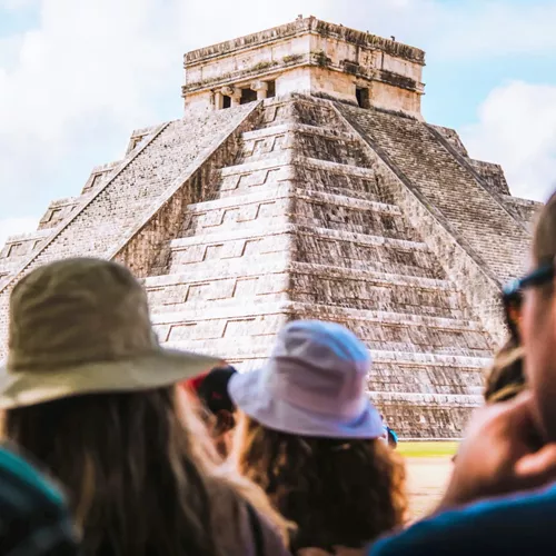 Travellers admire El Castillo at Chichén Itzá on Contiki's Mexico City to Tulum Tour