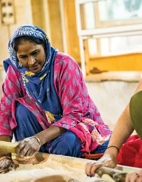 India Traveller Cooking With Local