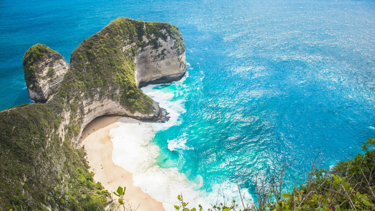 nattu-adnan-herhwtizrcc-unsplash-e1738772226532-light-blue-sea-water.jpg