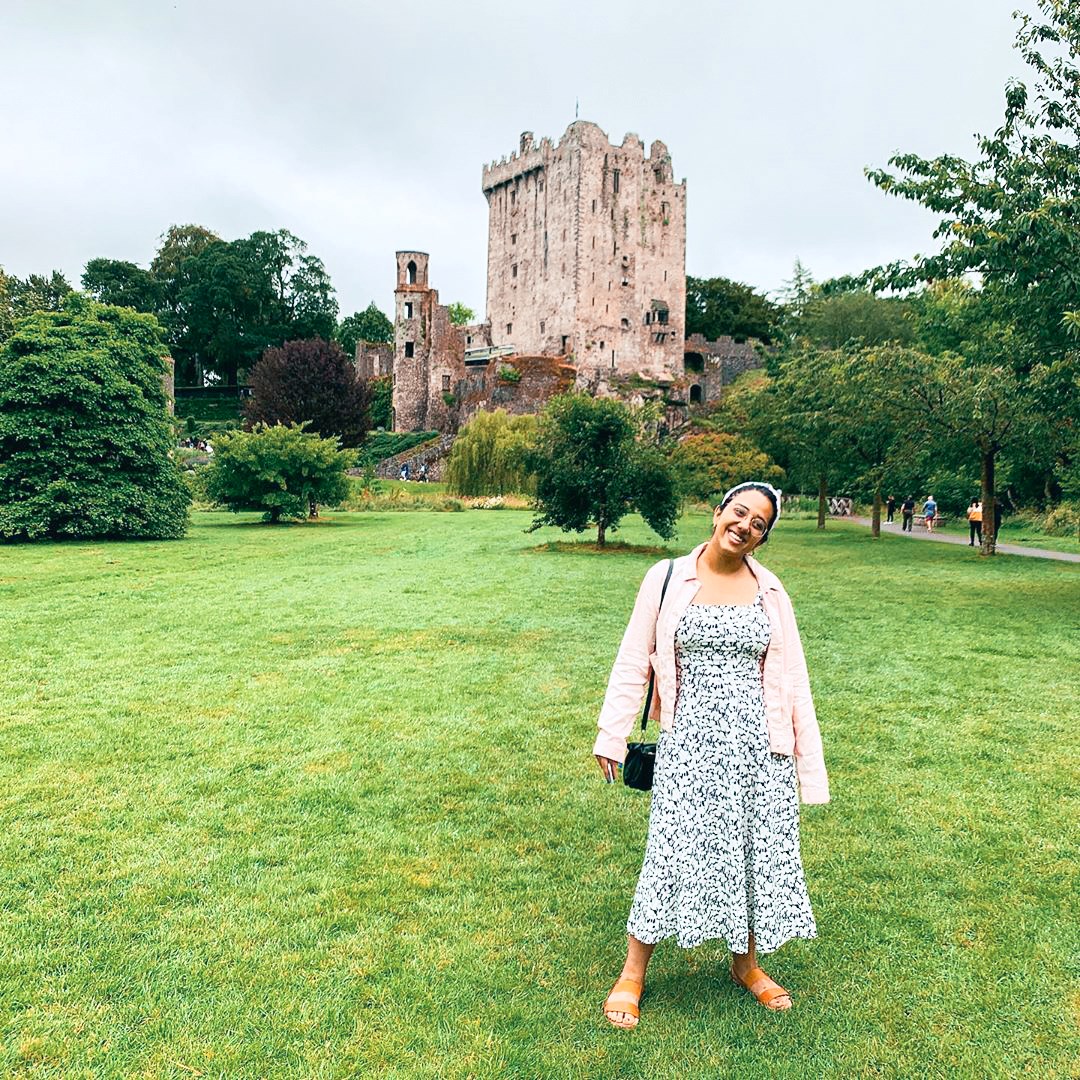 Traveller in front of Blarney Castle in Blarney, Ireland