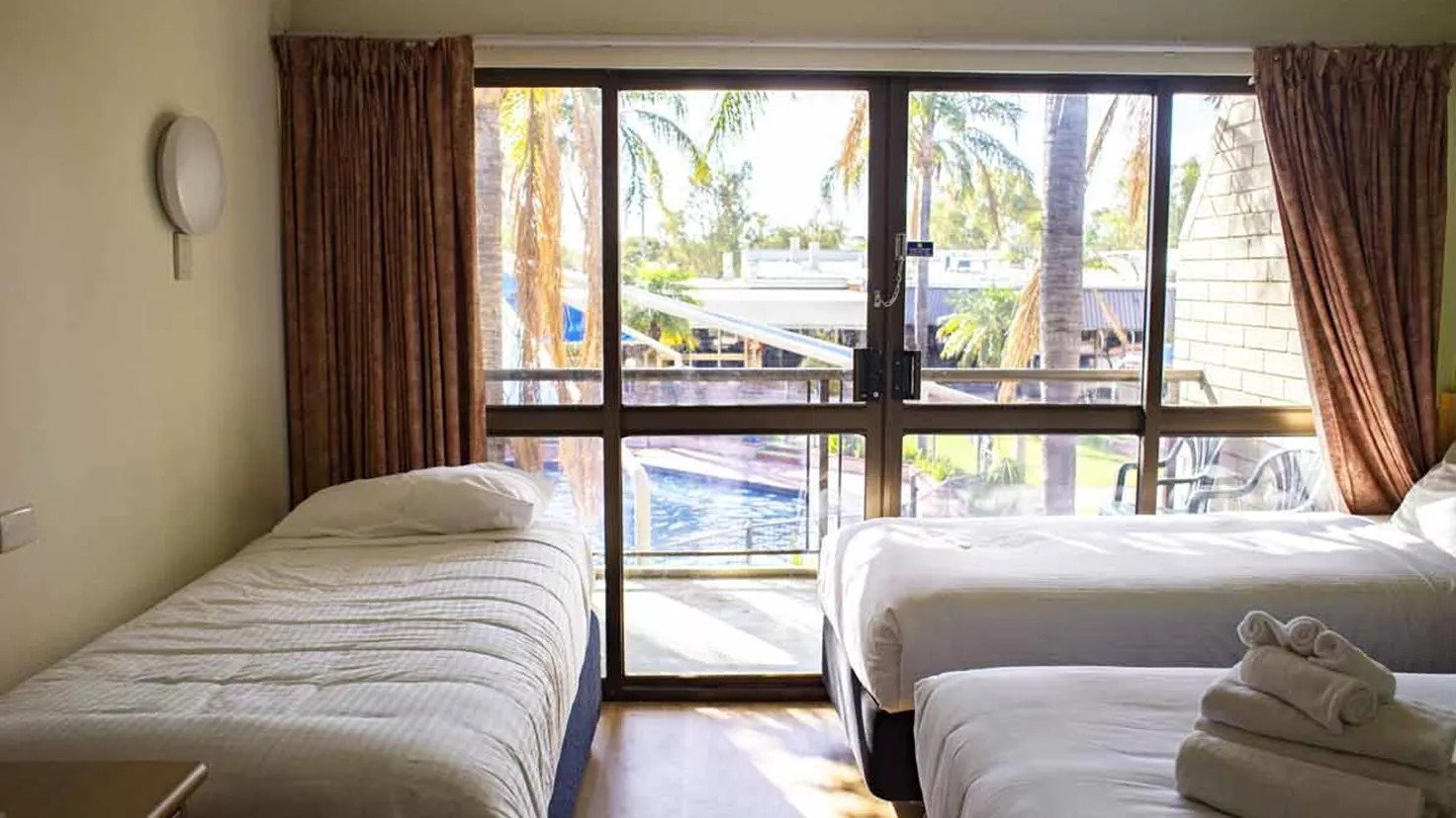 Three beds room with swimming pool views