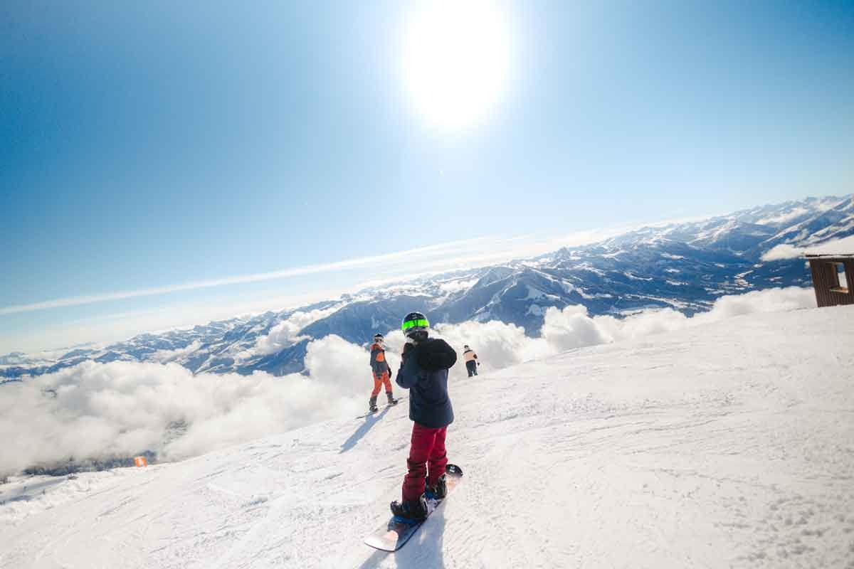 snowborders-on-the-slopes-in-austria.jpg