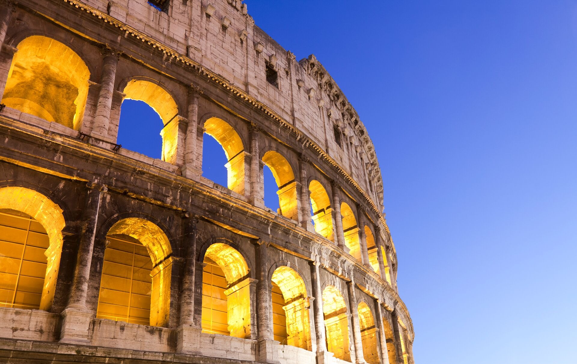 imgi_131_large-colosseum-rome-italy-at-night-detail-164928627.jpg