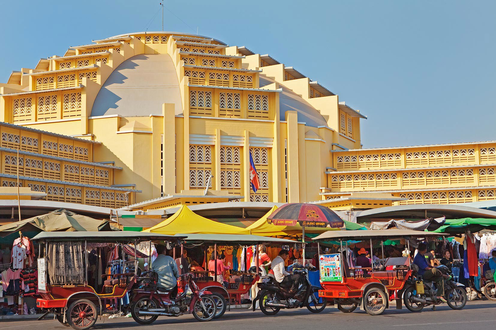 Browse Phnom Penh’s Central Market