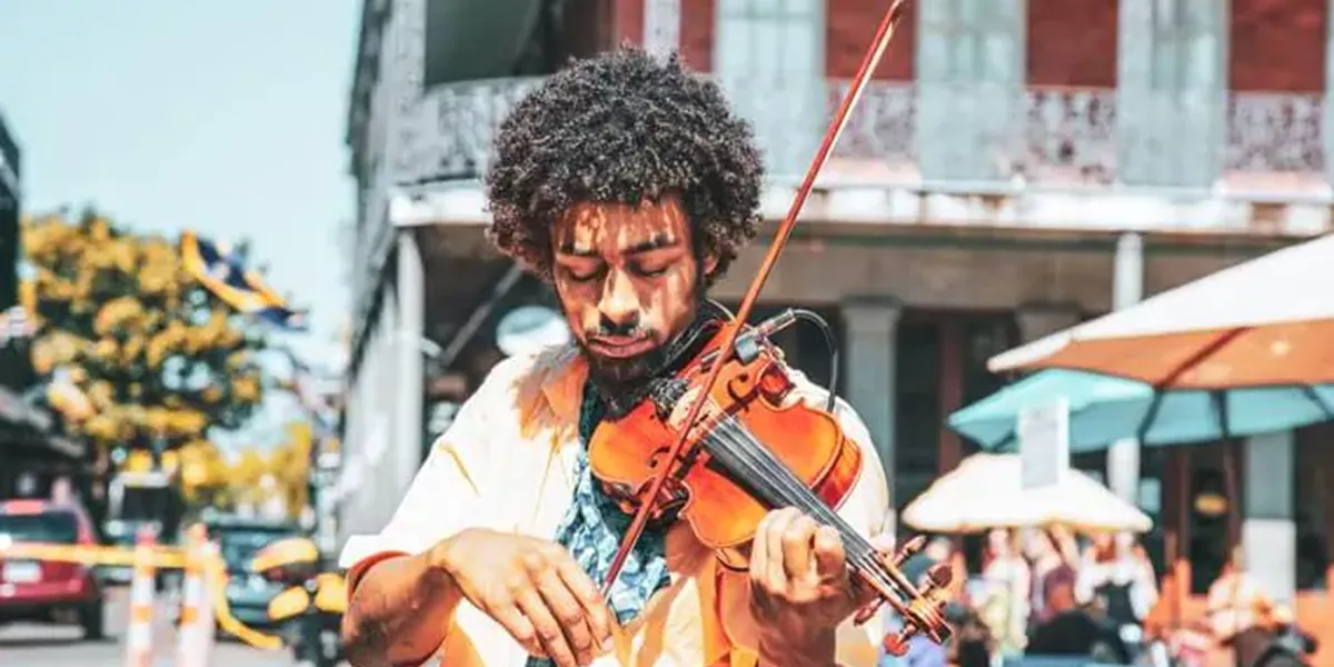 Contiki Destinations Usa Male Playing Violin In The Street Qtyhaqniwse Unsplash