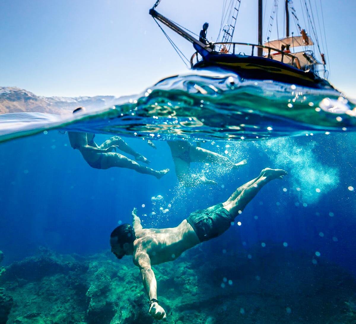 Diving In The Sea From A Boat 2368Eurs2018a