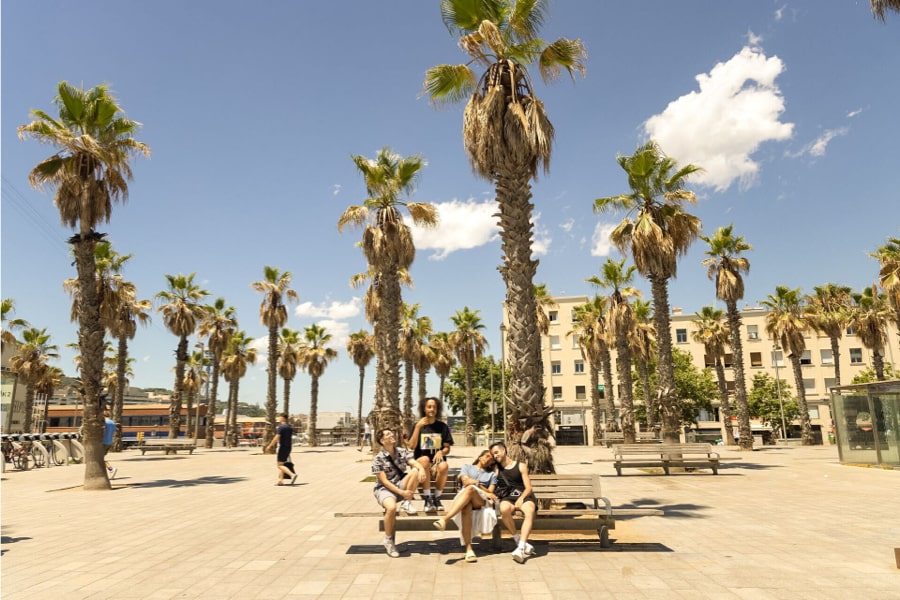 Contiki travellers enjoying sunny Barcelona