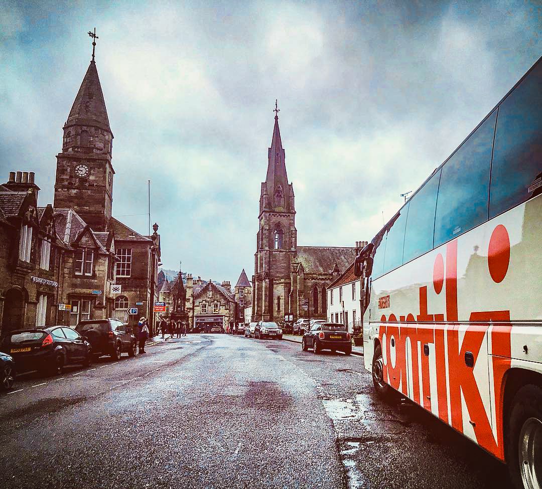 streets-of-edinburgh-scotland.jpeg