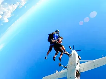 8500-foot-jump-skydive-airlie-beach-australia.jpeg