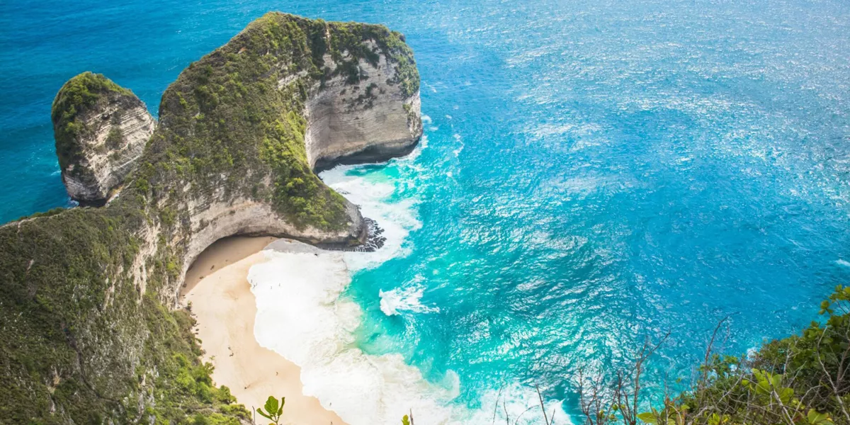 Nattu Adnan Herhwtizrcc Unsplash E1738772226532 Light Blue Sea Water