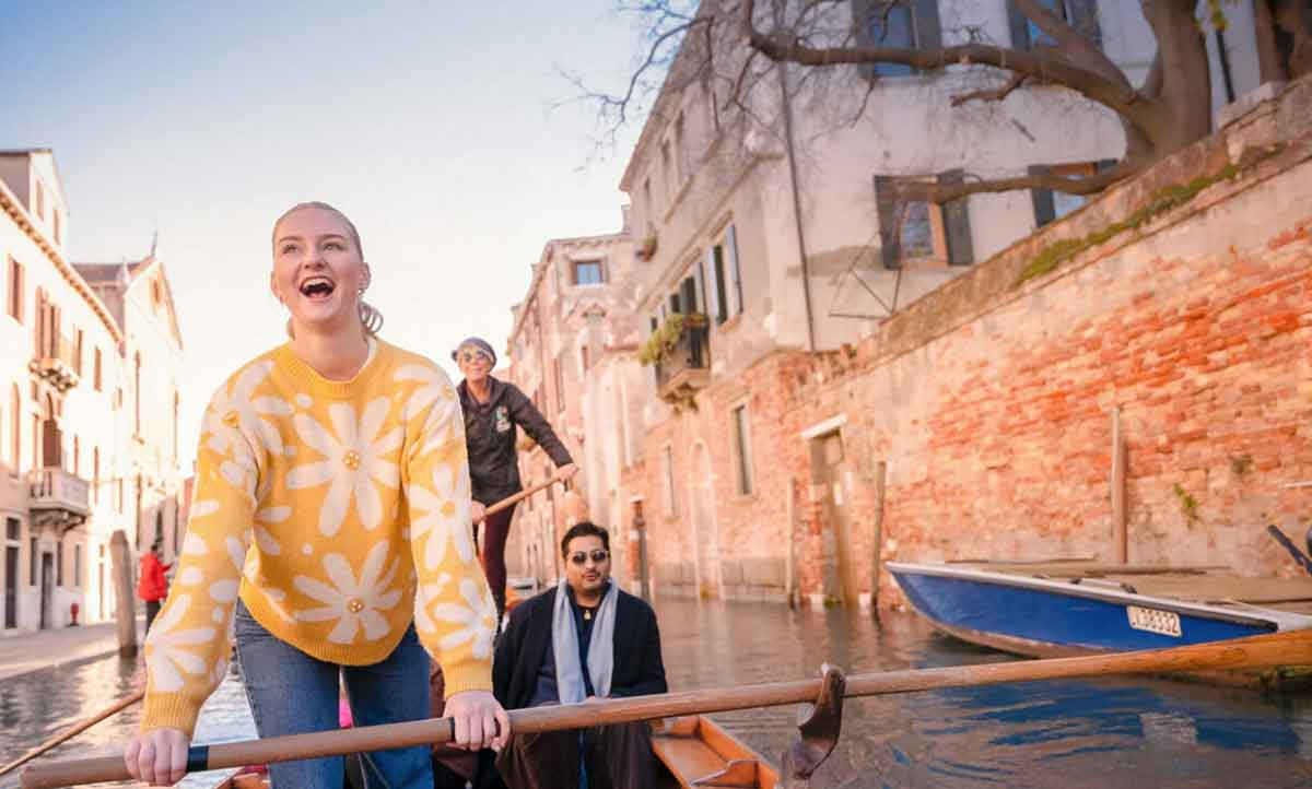 Travelers In Italy Vienna Canal