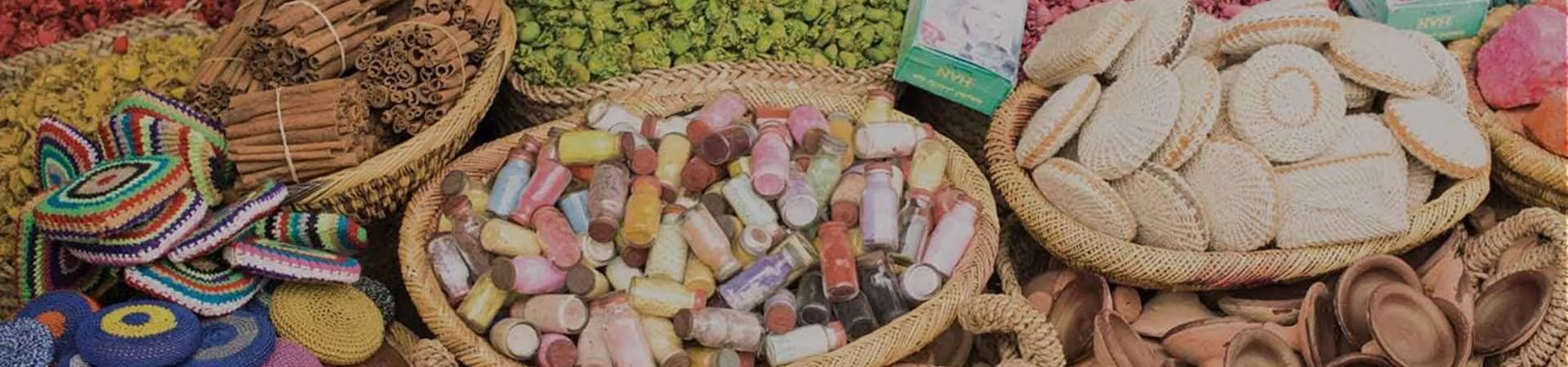 Spcies and souvenirs on a market