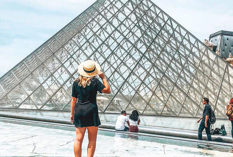 Cultural Experiences a traveller in Louvre, Paris