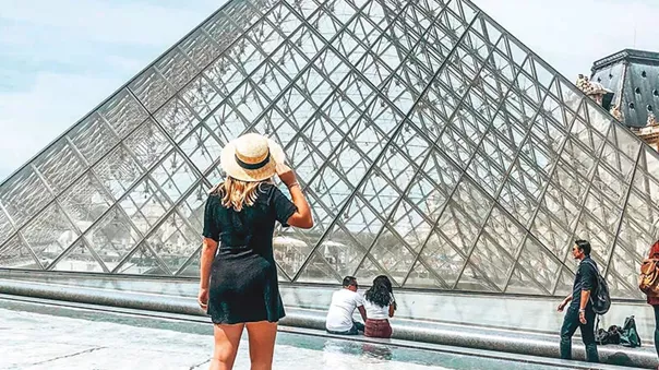 Cultural Experiences a traveller in Louvre, Paris