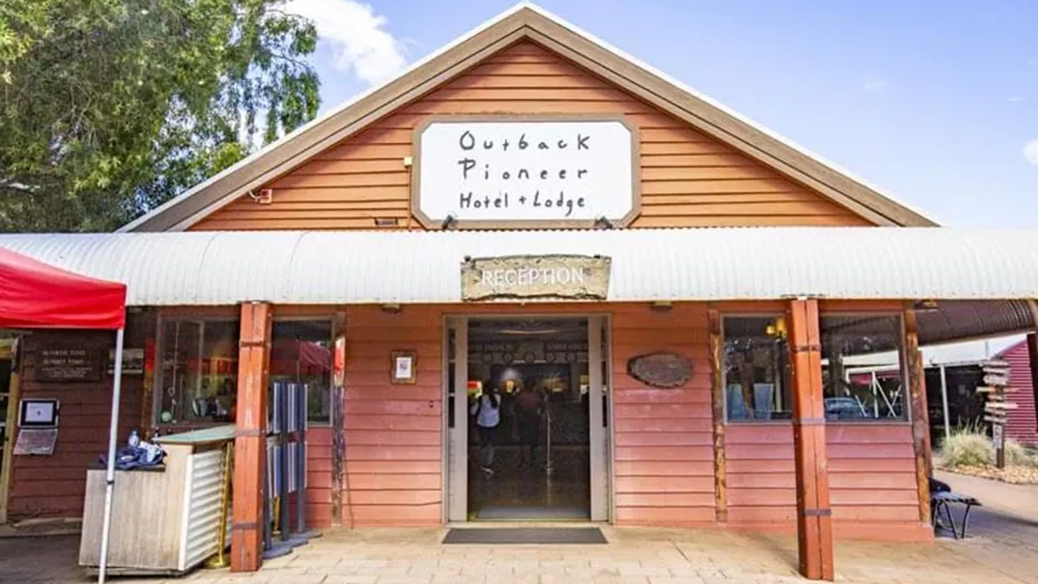 Entrance to Outback Pioneer Hotel & Lodge in Australia 