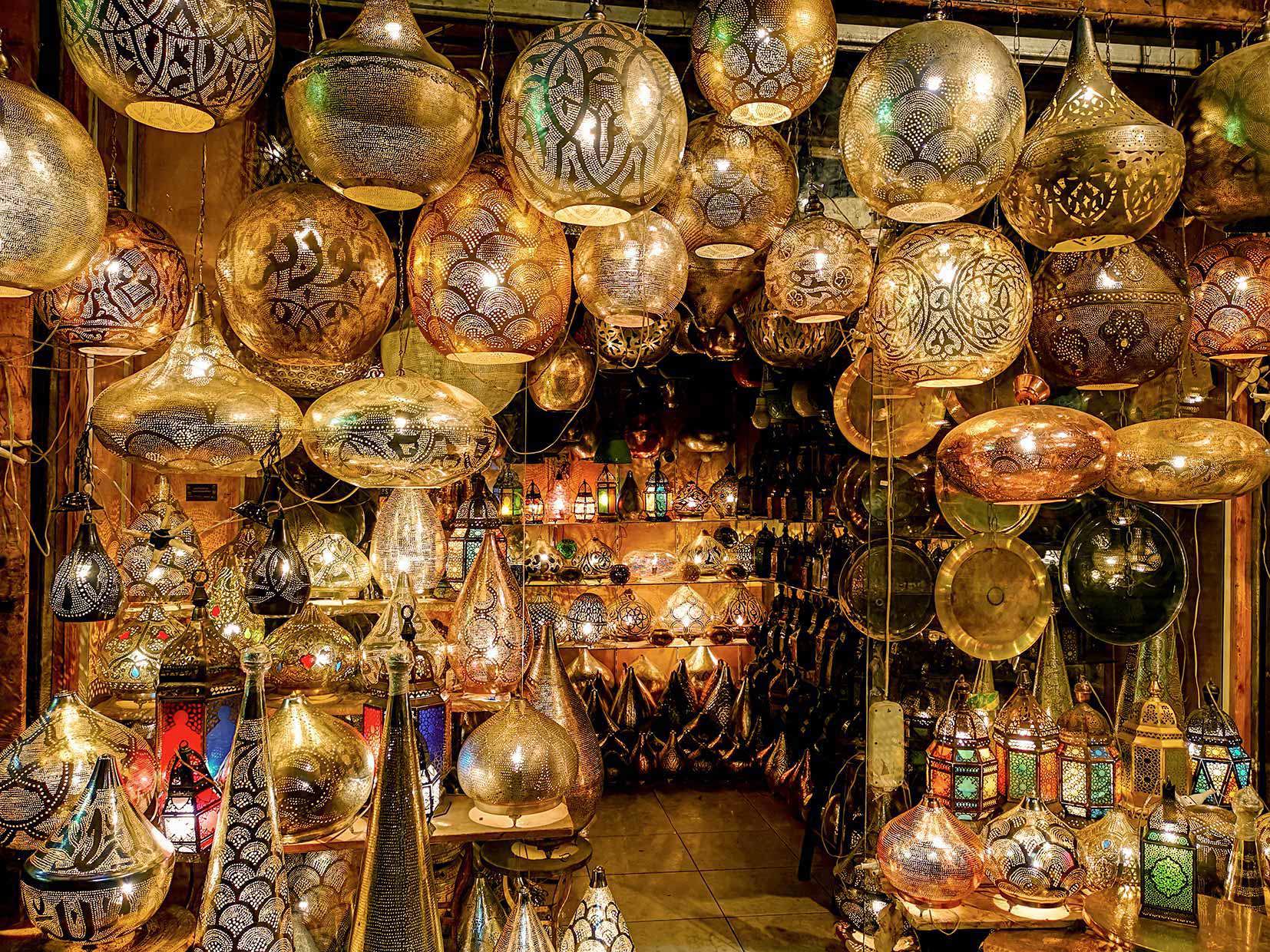 Visit El Khalili Market
