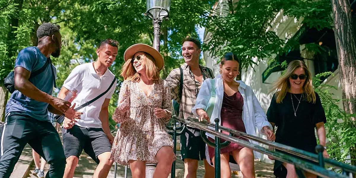 Group Of Travelers Exploring Paris In Summer 2869EURS2022