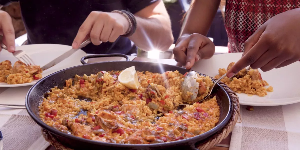 Make Paella With Contiki In Spain Min