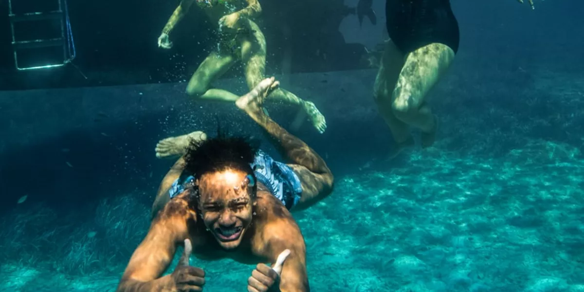 Contiki Six Two 02 Min