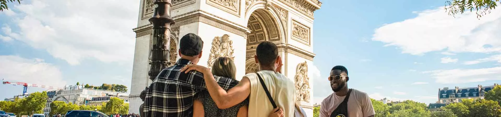 Group Of Travelers In Paris France 1563EURS2022