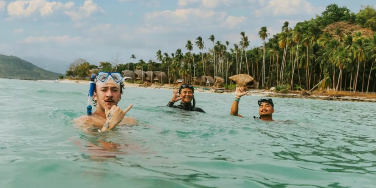 Travellers Snorkelling In The Philippines