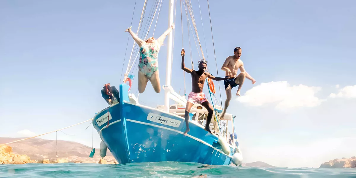 Group Jumping Into Sea From Boat In Greece 3197EURS2022
