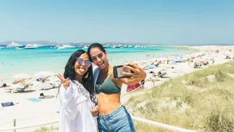 Contiki Short Breaks Female Travellers Selfie Beach