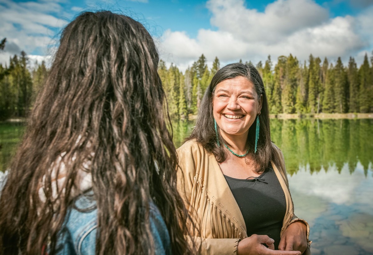 Get to know Matricia on a Plant walking tour in Jasper Nat. Park, Canada