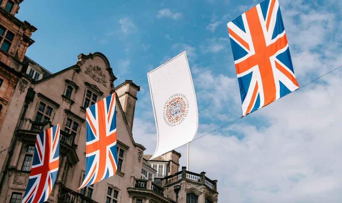 Best London Souvenirs Six Two