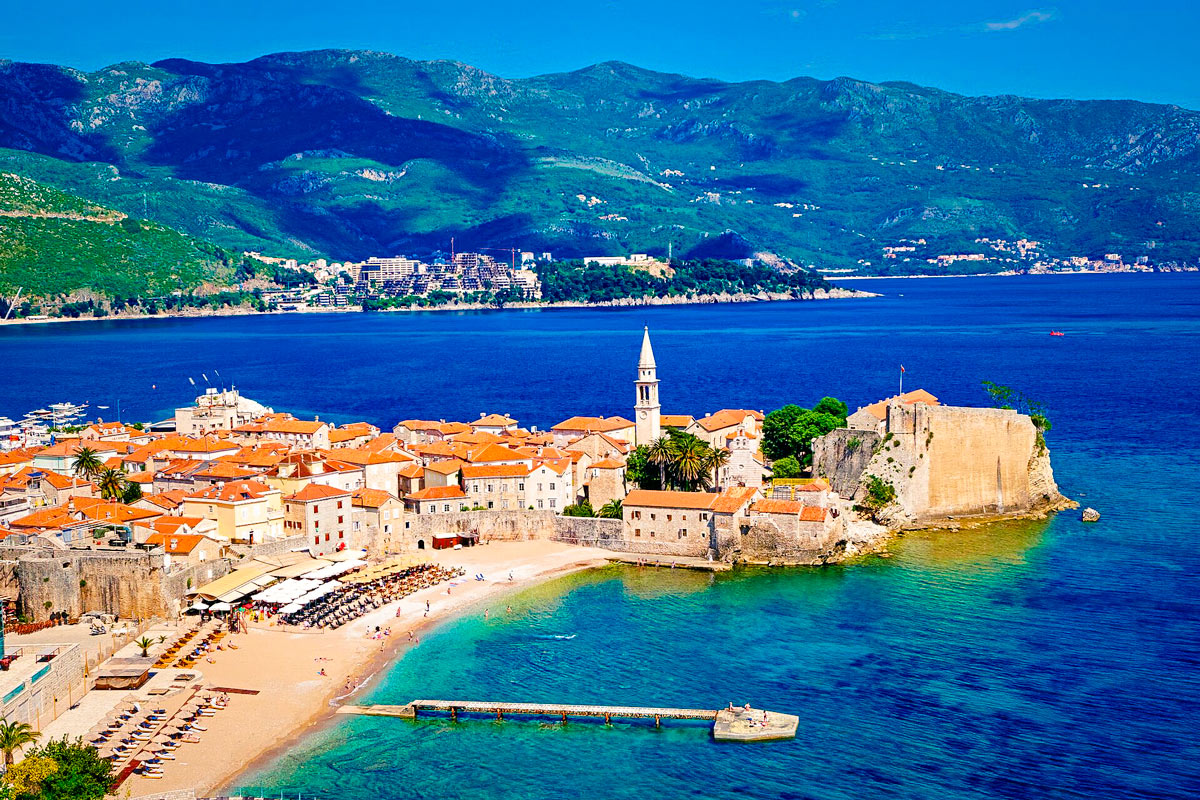 Small Town Blue Sea Sunny Day