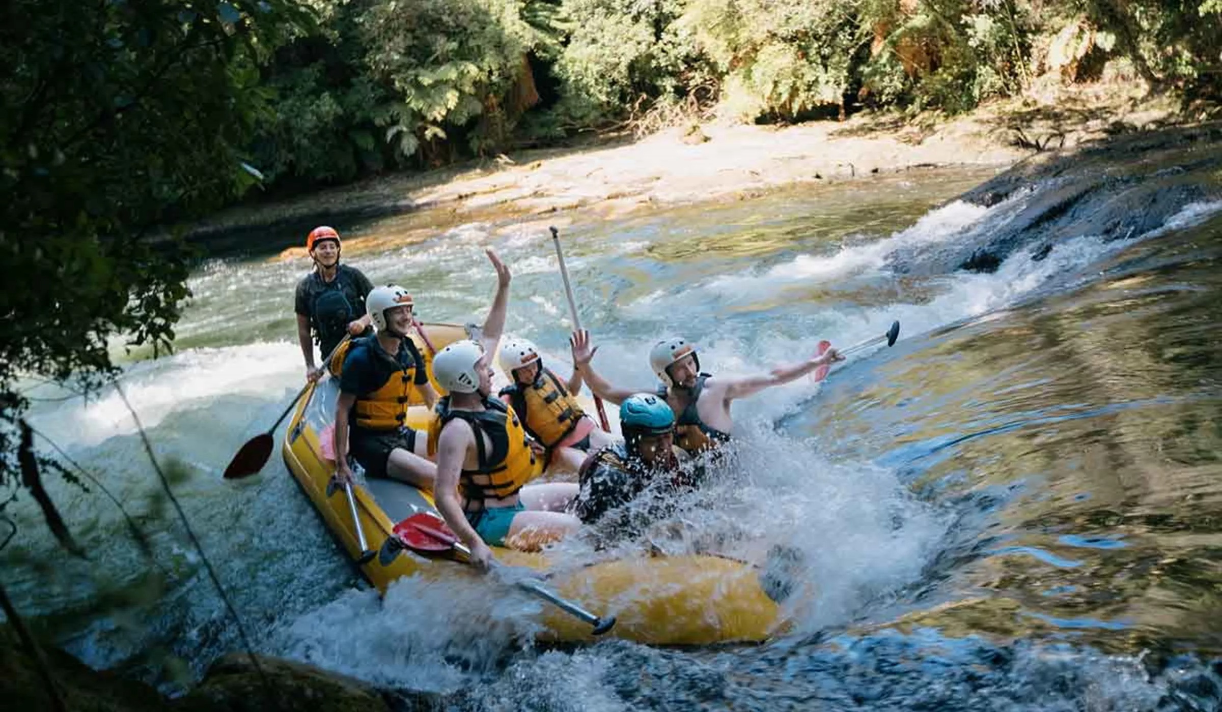 traveller-white-water-rafting-in-new-zealand.jpg