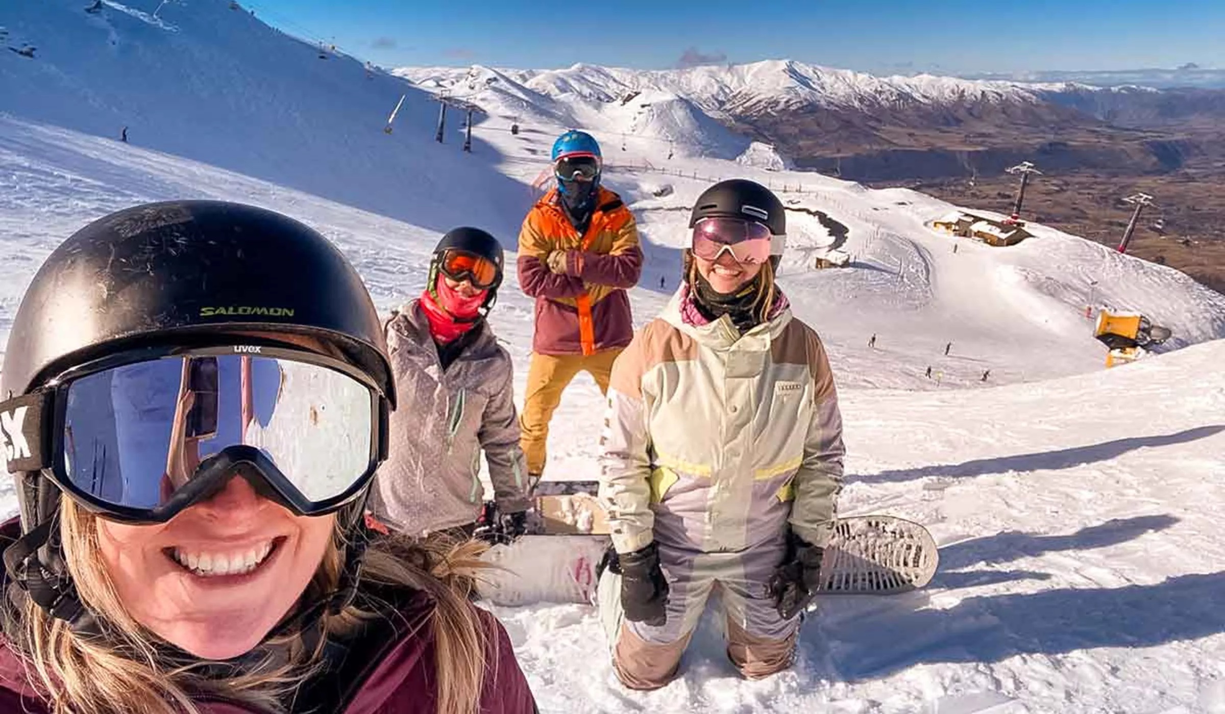 travellers-skiin-in-new-zealand.jpg