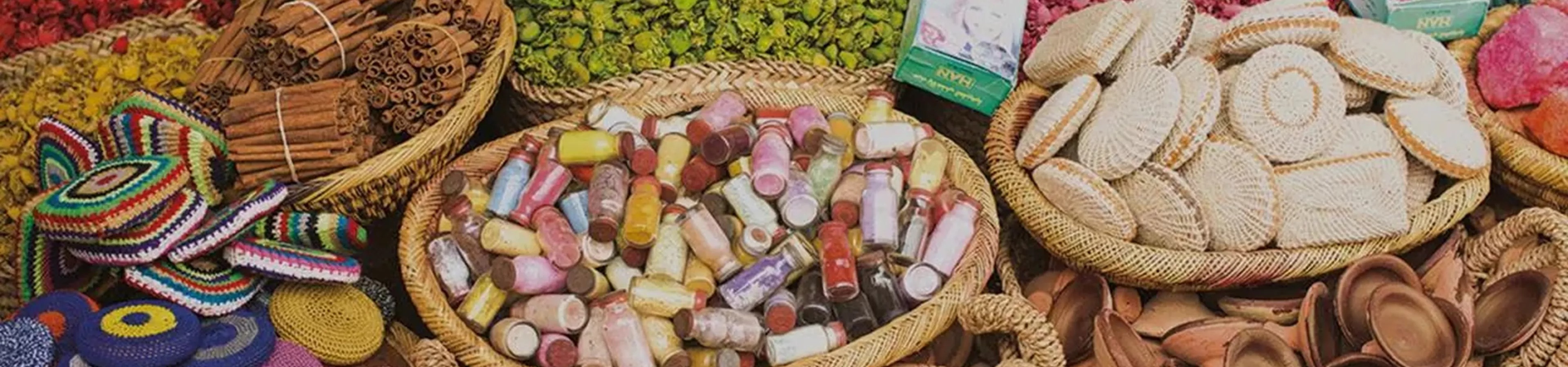 Spcies and souvenirs on a market
