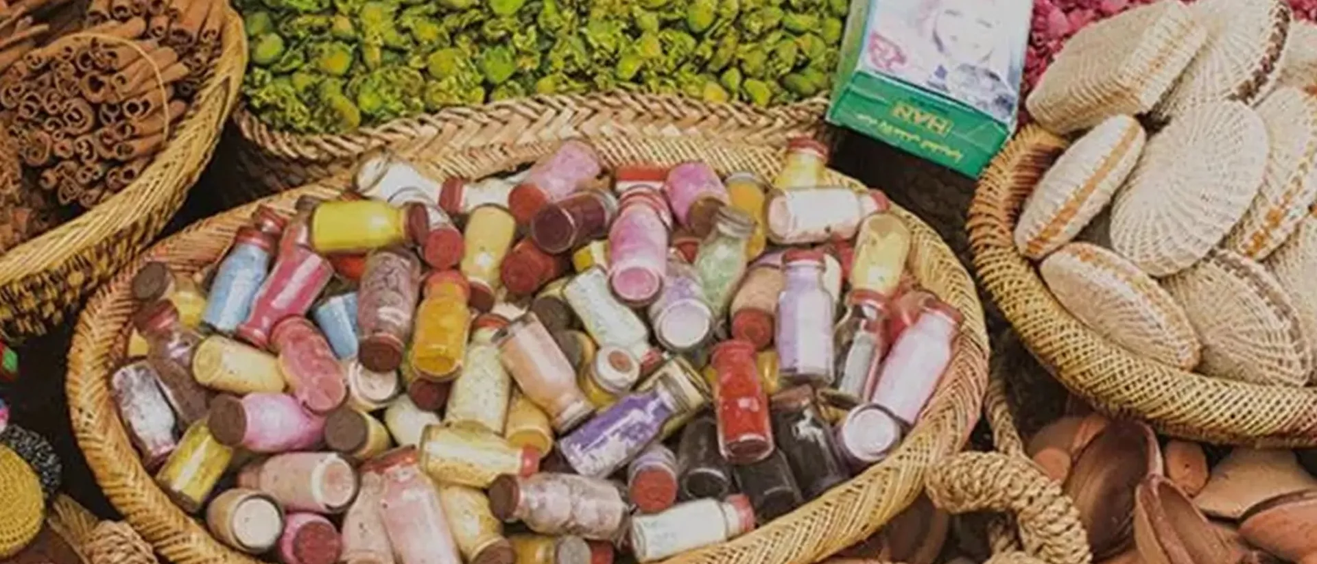 Spcies and souvenirs on a market