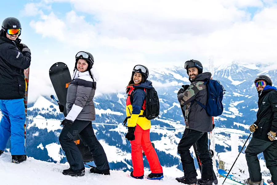 Group Skiers Snowboarders On Snowy Mountains Austria 0045EURS2023