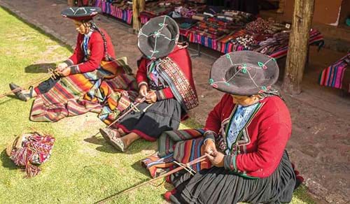 Peruvian women at work