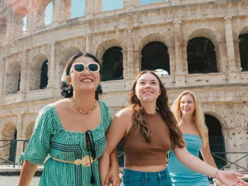 Travellers walking past the Colosseum in Rome, Italy - Contiki Rome, Athens & Cairo Tour
