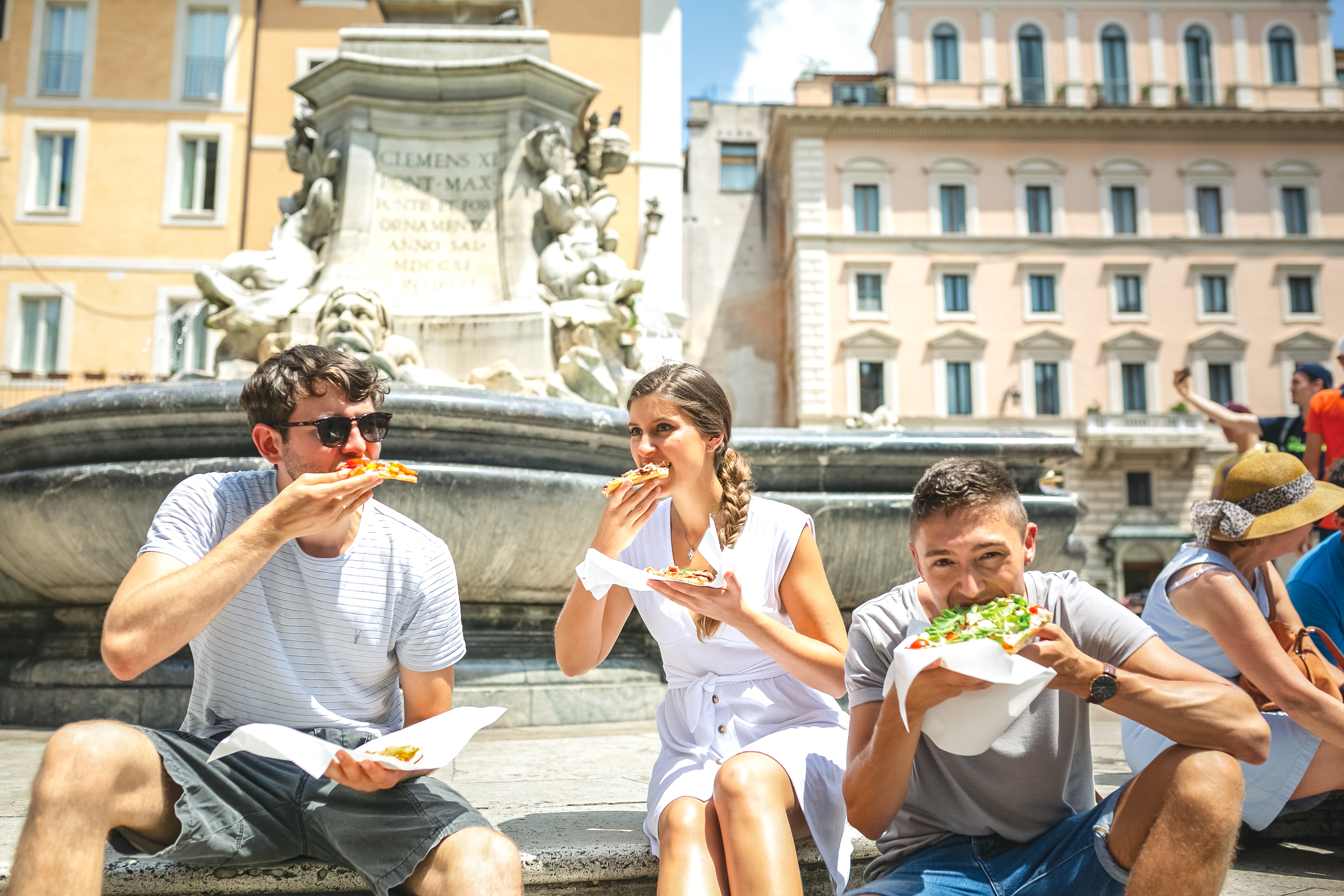 Travellers eating pizza