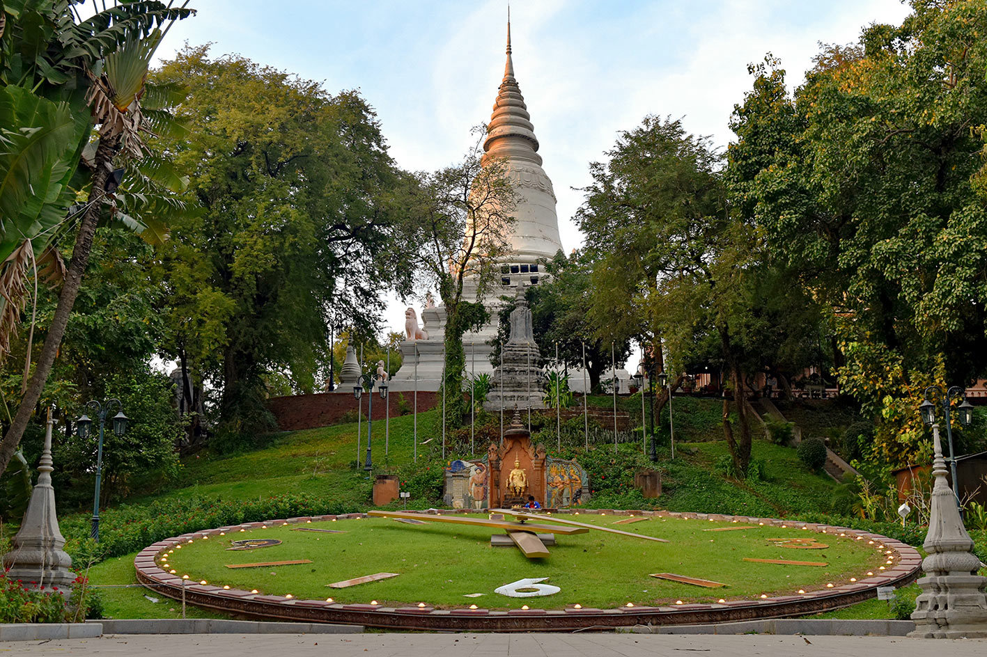 Visit Wat Phnom