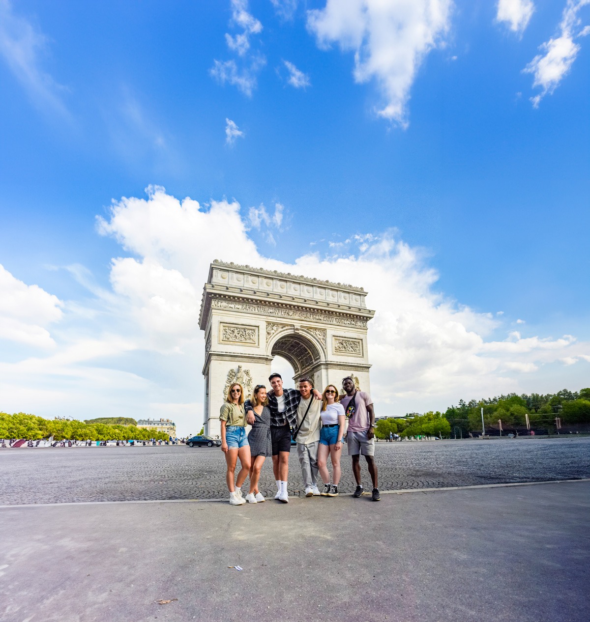 Friends taking a photo close to a landmark paris.