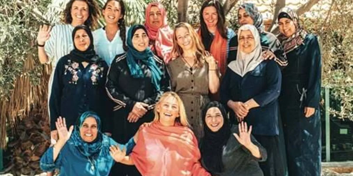 Women Travel Contiki