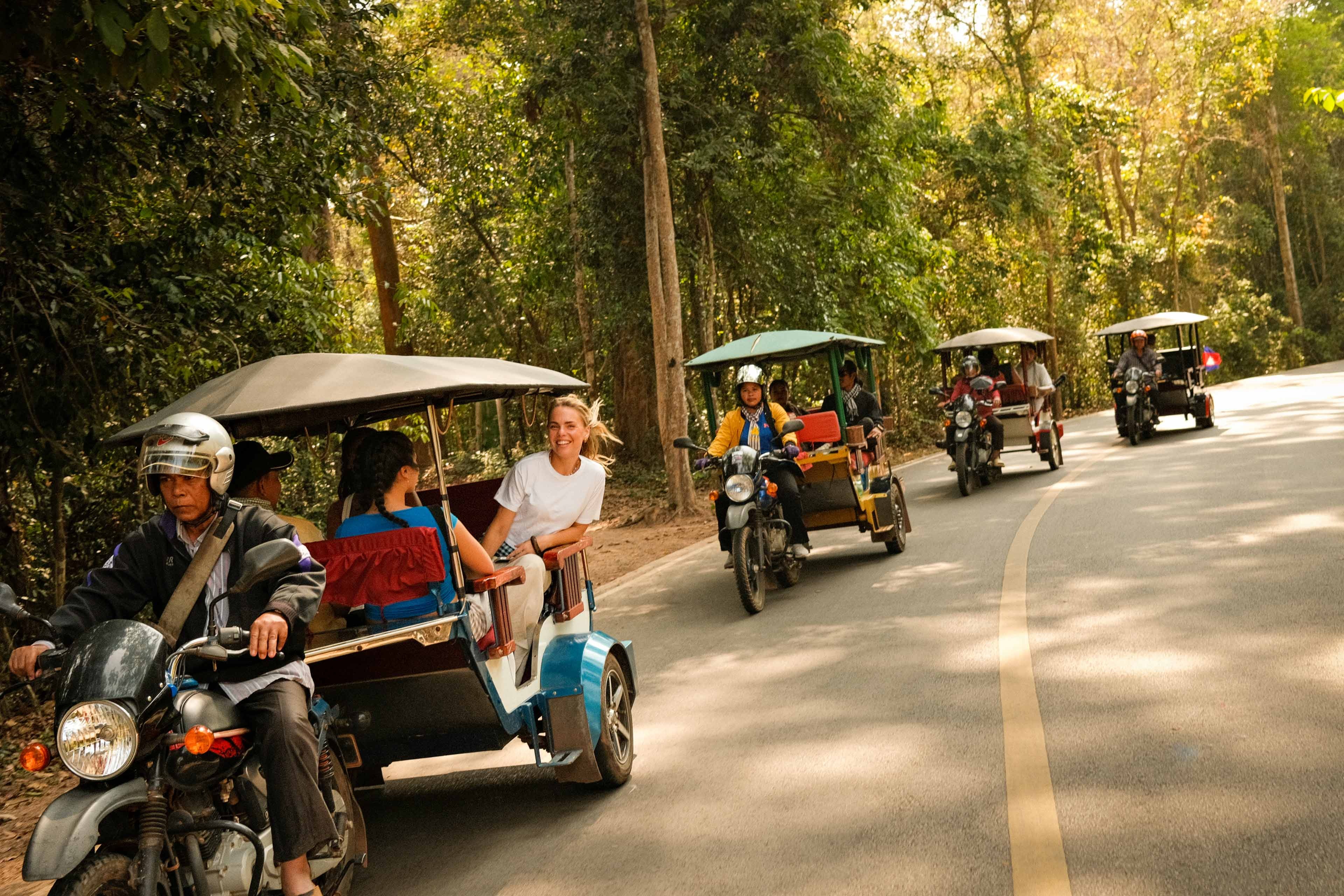 imgi_167_riding-bikes-in-cambodia.jpg