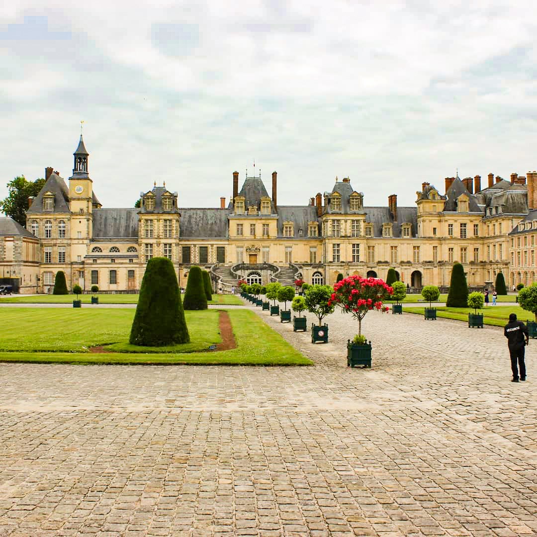  Marvel at Château de Fontainebleau 