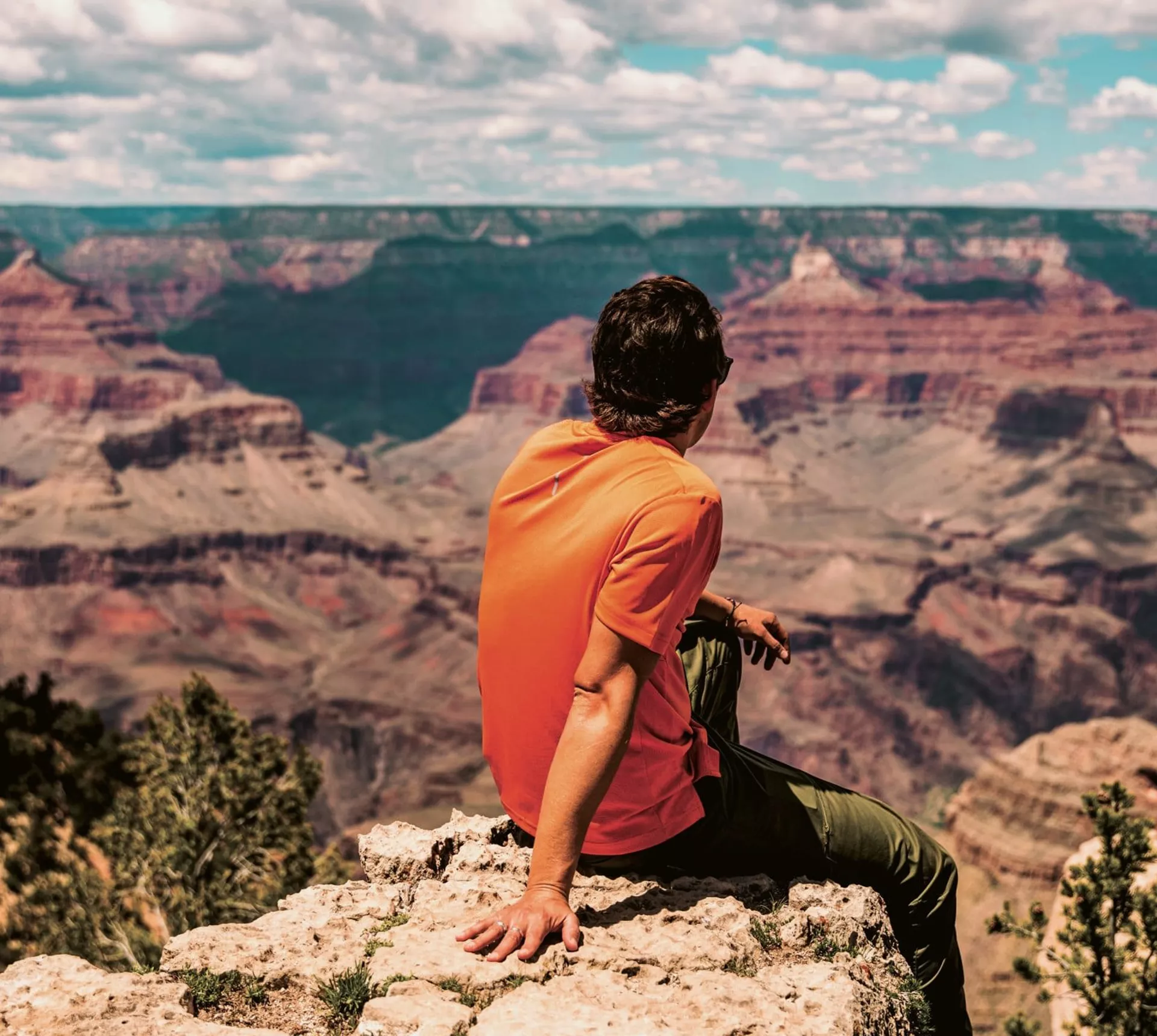 Traveller overlooking the Grand Canyon - Contiki USA Road Trip Start Los Angeles