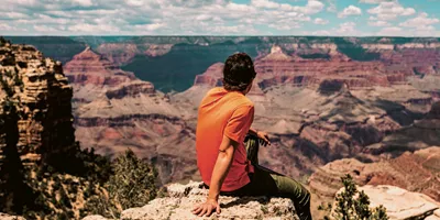 Traveller overlooking the Grand Canyon - Contiki USA Road Trip Start Los Angeles