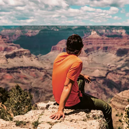 Traveller overlooking the Grand Canyon - Contiki USA Road Trip Start Los Angeles