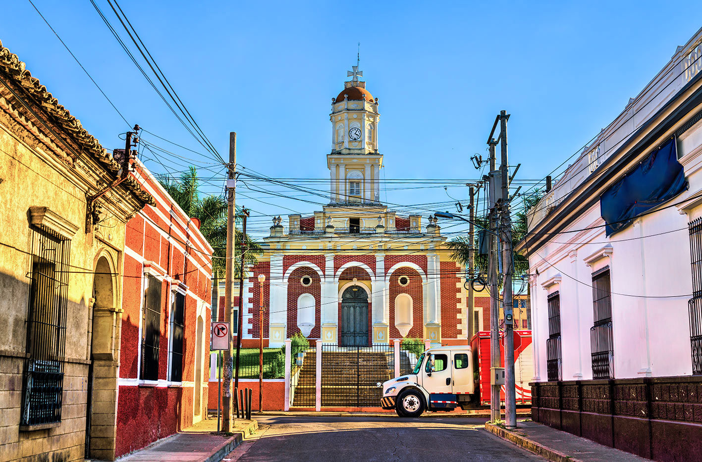 Explore Santa Ana on Foot